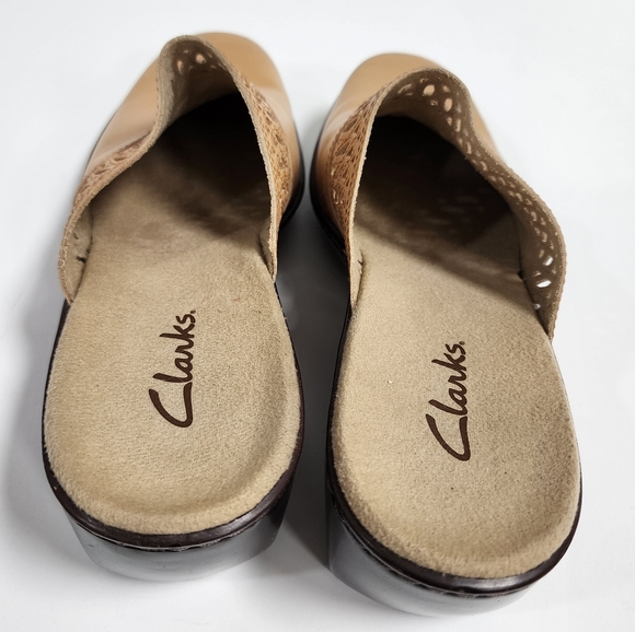 Clarks laser-cut tan leather slip-on mules womens size 9 - Picture 13 of 14